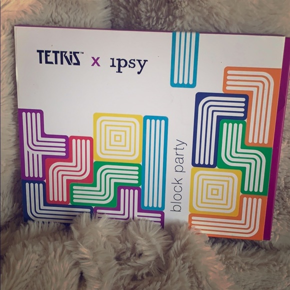 TETRIS™ X IPSY Block Party Eyeshadow Palette - Picture 2 of 2
